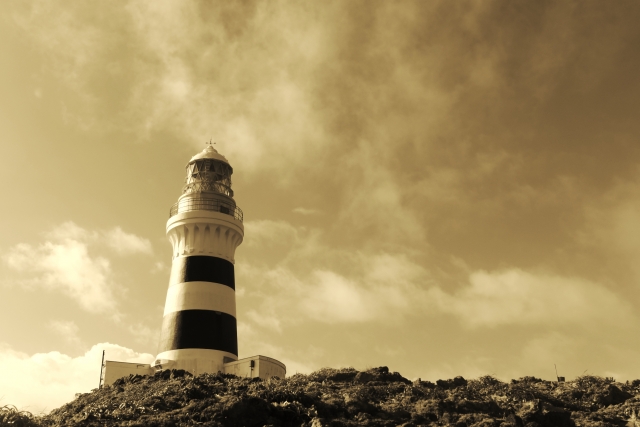灯台の歴史を徹底解説！古代から現代まで、世界と日本の航路標識の物語