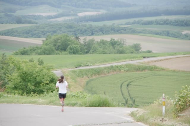 縄跳びとランニング、どちらが痩せるか？