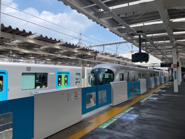 特急ラビューで快適な旅のスタート