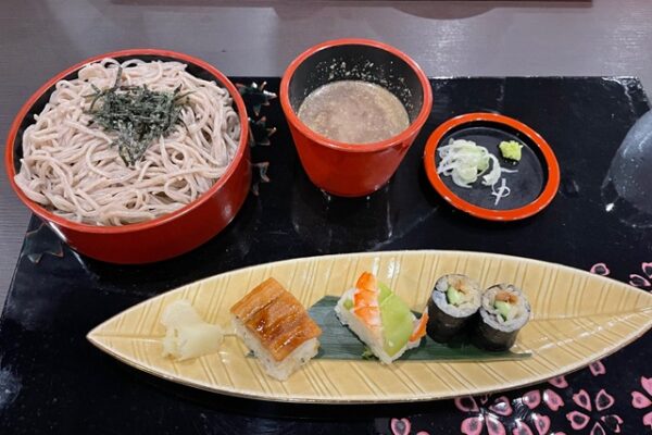 自家製そばと三種巻き寿司