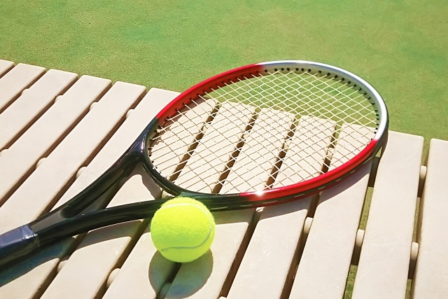 シニア向けテニススクール完全ガイド｜50代からでも安心して楽しめる選び方